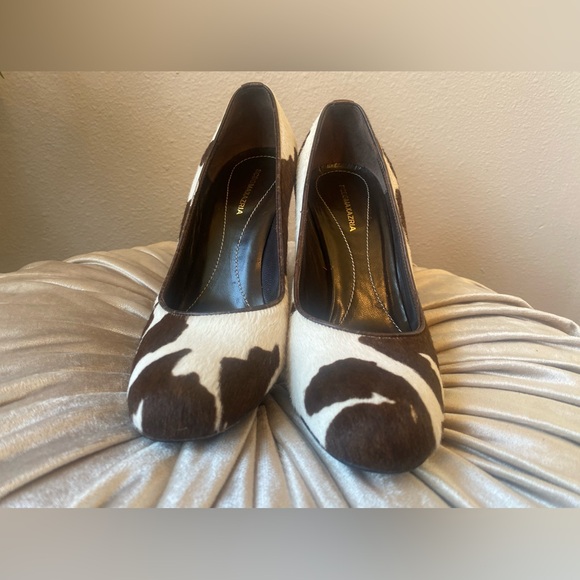 BCBGMaxAzria Super Trendy Cow print pumps size 8.5 - Picture 6 of 8